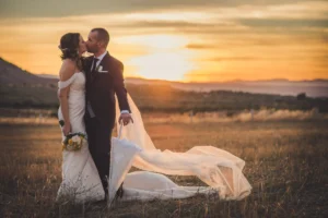 paisaje con los novios recien casados