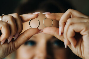 Capta el amor a través de las alianza Cómo fotografiar los anillos de boda